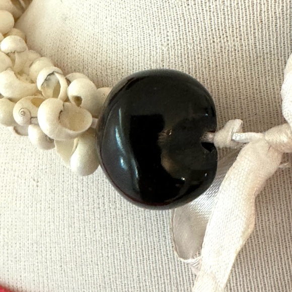 🌺 Hawaiian White Mongo Shell Lei 🌺 Necklace Unisex Coastal Cowgirl Beach Party - Picture 5 of 10